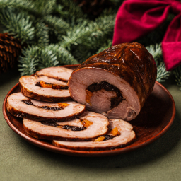 Шия запечена з чорносливом та курагою