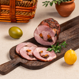 Шия запечена з чорносливом та курагою